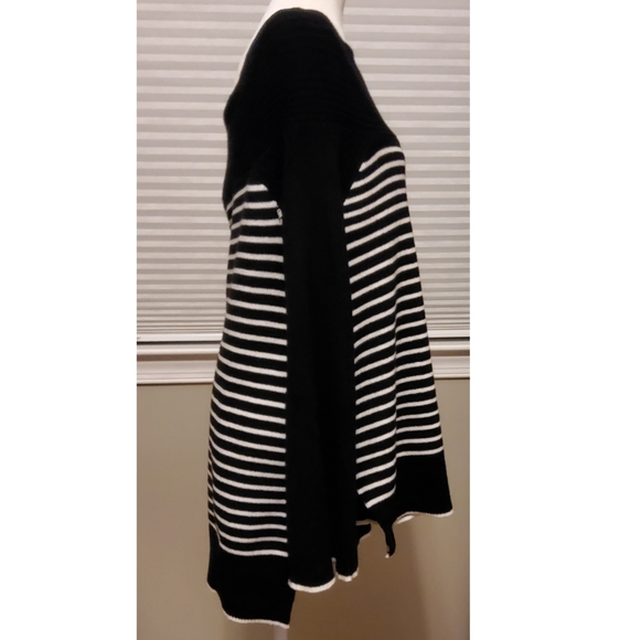 ENTRO STRIPED OVER THE SHOULDER SWEATER - Picture 11 of 12